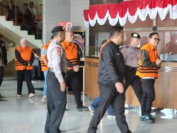 Penampakan Wamenaker di Gedung KPK: Berompi Oranye-Tangan Diborgol