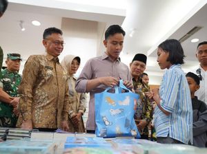 Tiba di Pontianak, Gibran Ajak Anak Yatim-Siswa Sekolah Rakyat Belanja Buku