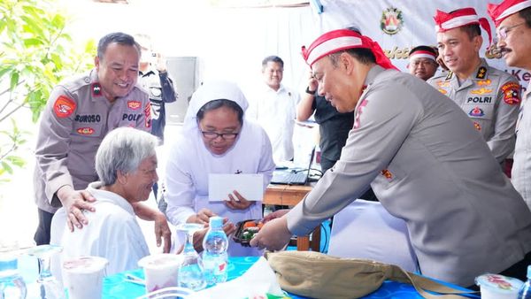 Potret Alumni Akpol 1990 Baksos di Panti Jompo Semarang