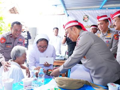 Potret Alumni Akpol 1990 Baksos di Panti Jompo Semarang