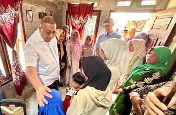 Andre Rosiade Ulurkan Kasih, Yatim Piatu Bungtekab Tersenyum.