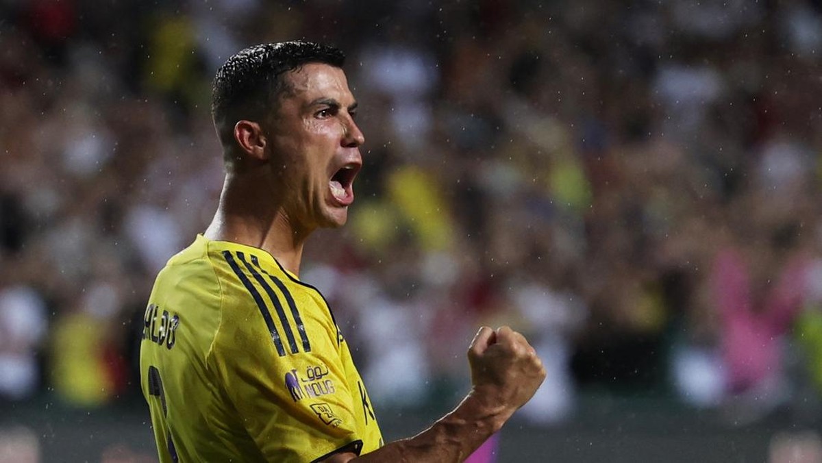 Cristiano Ronaldo sudah capai 100 gol bersama Al Nassr (REUTERS/Tyrone Siu)