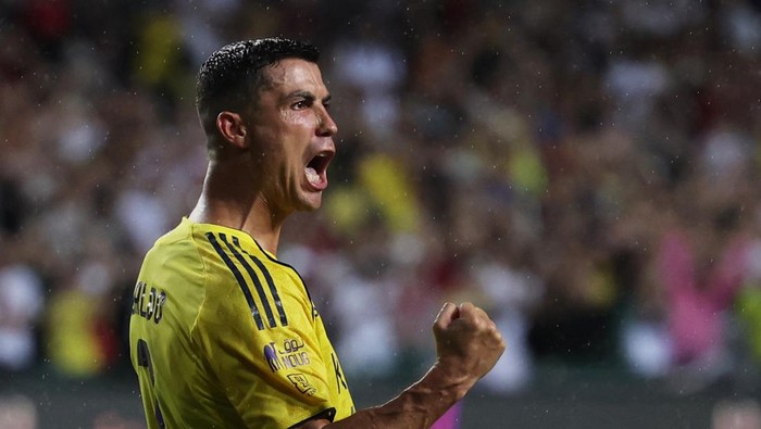 Soccer Football - Saudi Super Cup - Final - Al Nassr v Al Ahli - Hong Kong Stadium, Hong Kong, China - August 23, 2025  Al Nassrs Cristiano Ronaldo celebrates after scoring during the penalty shootout REUTERS/Tyrone Siu