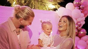Gaya Istri Loris Karius yang Tuai Kritikan, Pakai Gaun Transparan di Ultah Anak