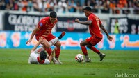 Bermain di Jakarta International Stadium, Sabtu (23/8/2025), Persija sedianya banyak menekan sejak babak pertama. Serangan tim asuhan Carlos Pena beberapa kali nyaris membobol Malut.