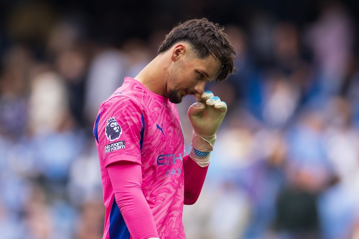 MANCHESTER, ENGLAND - AUGUST 23:  James Trafford of Manchester City looks dejected during the Premier League match between Manchester City and Tottenham Hotspur at Etihad Stadium on August 23, 2025 in Manchester, England. (Photo by Marc Atkins/Getty Images)