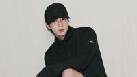 6 Gaya Jin BTS Kelewat Tampan Jadi Model Alo Yoga, Banjir Pujian Netizen