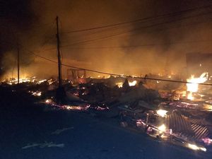 Kebakaran Hebat Landa Pasar Ngrimase Tanimbar, 50 Kios Hangus Kebakaran Hebat Landa Pasar Ngrimase Tanimbar, 50 Kios Hangus