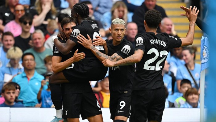 MANCHESTER, ENGLAND - AUGUST 23: Joao Palhinha of Tottenham Hotspur celebrates scoring his teams second goal with teammates Mohammed Kudus (LC) Richarlison (RC) and Brennan Johnson (L) during the Premier League match between Manchester City and Tottenham Hotspur at Etihad Stadium on August 23, 2025 in Manchester, England. (Photo by Clive Mason/Getty Images)