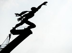 Patung Dirgantara Pancoran Jalani Konservasi Tiang Penopang Patung Dirgantara Pancoran Jalani Konservasi Tiang Penopang