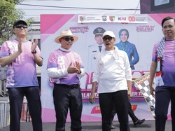 Lepas Peserta Gerak Jalan, Bupati Jember Ingatkan Jangan Tinggalkan Salat