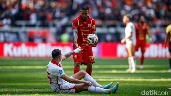 Persija Vs Malut United Persija Jakarta vs Malut United di pekan ketiga BRI Super League 2025/2026 berakhir tanpa pemenang. Diwarnai drama kartu merah dan VAR, laga tuntas 1-1.