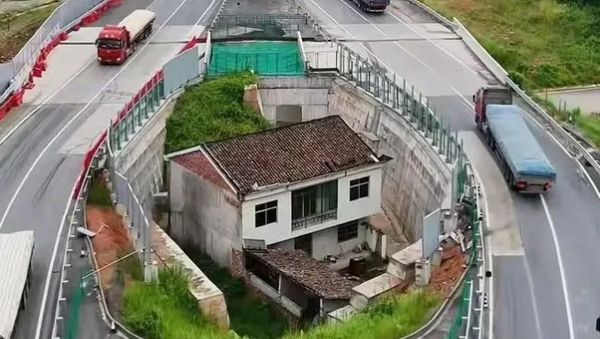 Wujud Rumah Kejepit Tol gegara Pemilik Tolak Kompensasi Rp 3,6 M