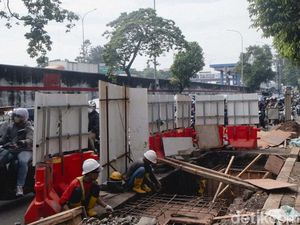Pramono Ungkap Alasan Alih Fungsi Trotoar TB Simatupang demi Atasi Macet Pramono Ungkap Alasan Alih Fungsi Trotoar TB Simatupang demi Atasi Macet