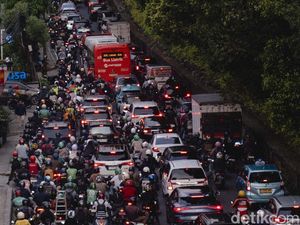 Video: Gerindra Tak Setuju Trotoar TB Simatupang Jadi Jalur Kendaraan Video: Gerindra Tak Setuju Trotoar TB Simatupang Jadi Jalur Kendaraan