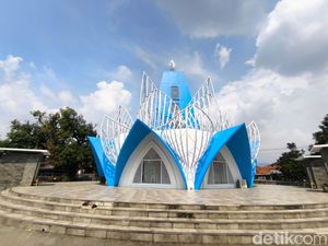 Uniknya Masjid Kelopak Bunga di Kabupaten Majalengka Uniknya Masjid Kelopak Bunga di Kabupaten Majalengka