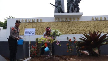 Alumni Akpol 1990 Tanam Pohon di Monumen Palagan Ambarawa