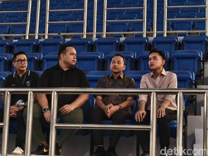 Tinjau GOR Indoor Manahan Solo, Wapres Gibran Singgung soal AC Tinjau GOR Indoor Manahan Solo, Wapres Gibran Singgung soal AC