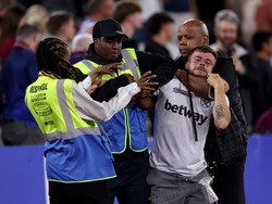 West Ham Dibantai Chelsea, Fans Ngamuk dan Mau Terobos Lapangan!