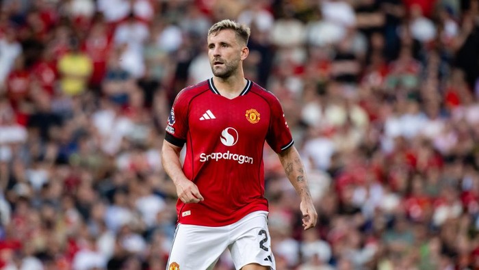 MANCHESTER, ENGLAND - AUGUST 17:   Luke Shaw of Manchester United in action during the Premier League match between Manchester United and Arsenal at Old Trafford on August 17, 2025 in Manchester, United Kingdom. (Photo by Ash Donelon/Manchester United via Getty Images)
