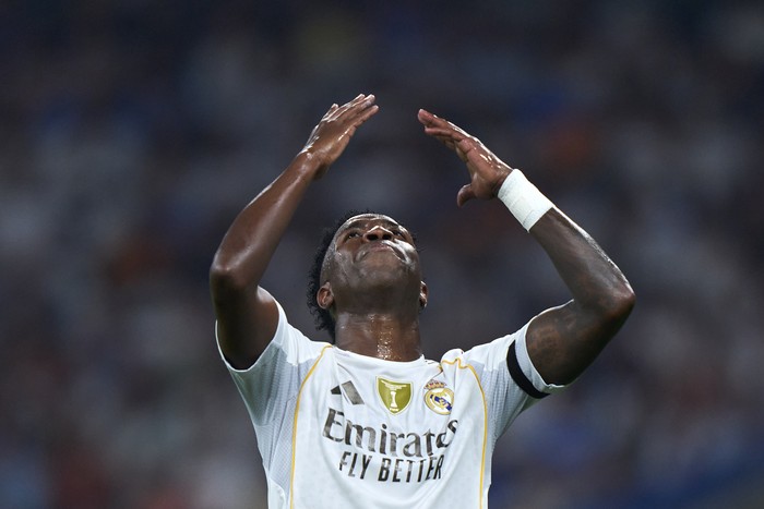 MADRID, SPAIN - AUGUST 19: Vinicius Junior of Real Madrid reacts during the LaLiga EA Sports match between Real Madrid CF and CA Osasuna at Estadio Santiago Bernabeu on August 19, 2025 in Madrid, Spain. (Photo by Diego Souto/Getty Images)