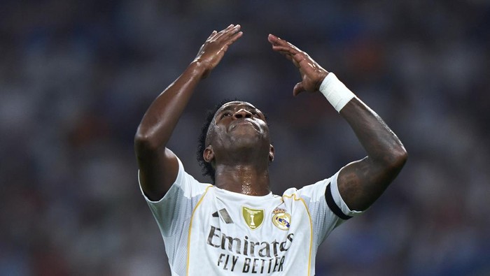 MADRID, SPAIN - AUGUST 19: Vinicius Junior of Real Madrid reacts during the LaLiga EA Sports match between Real Madrid CF and CA Osasuna at Estadio Santiago Bernabeu on August 19, 2025 in Madrid, Spain. (Photo by Diego Souto/Getty Images)
