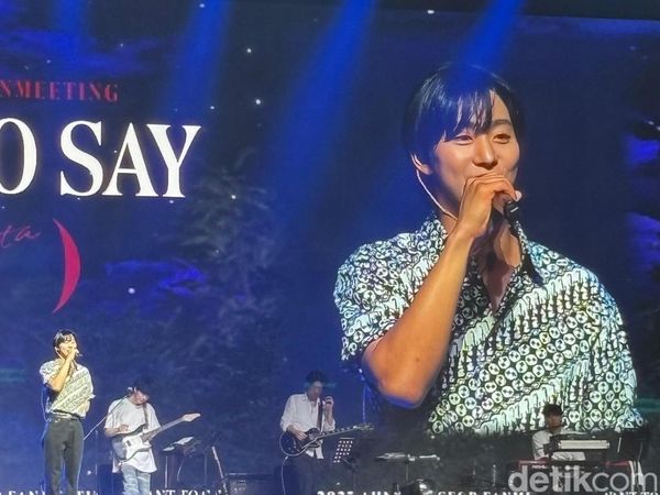 Kasep Pisan! Ahn Hyo Seop Pakai Batik di Fanmeeting Jakarta