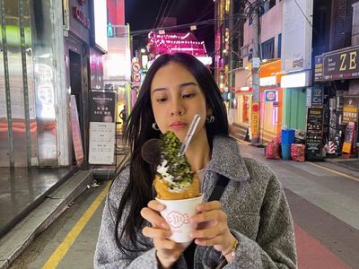 Gaya Anya Geraldine Minum Champagne dan English Breakfast di Kenya