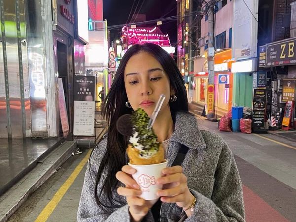 Gaya Anya Geraldine Minum Champagne dan English Breakfast di Kenya