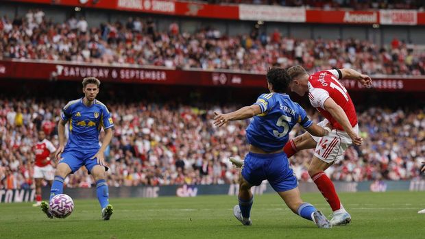 Soccer Football - Premier League - Arsenal v Leeds United - Emirates Stadium, London, Britain - August 23, 2025 Arsenal's Viktor Gyokeres scores their third goal Action Images via Reuters/Andrew Couldridge EDITORIAL USE ONLY. NO USE WITH UNAUTHORIZED AUDIO, VIDEO, DATA, FIXTURE LISTS, CLUB/LEAGUE LOGOS OR 'LIVE' SERVICES. ONLINE IN-MATCH USE LIMITED TO 120 IMAGES, NO VIDEO EMULATION. NO USE IN BETTING, GAMES OR SINGLE CLUB/LEAGUE/PLAYER PUBLICATIONS. PLEASE CONTACT YOUR ACCOUNT REPRESENTATIVE FOR FURTHER DETAILS..