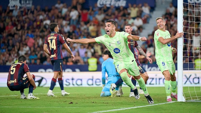 VALENCIA, SPAIN - AUGUST 23: Ferran Torres of FC Barcelona celebrate after Unai Elgezabal of Levante UD (not pictured) scores an own goal during the LaLiga EA Sports match between Levante UD and FC Barcelona at Ciutat de Valencia on August 23, 2025 in Valencia, Spain. (Photo by Manuel Queimadelos/Quality Sport Images/Getty Images)