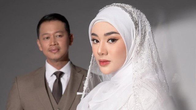 Berita Seputar Selebriti Insertlive Terkini : Ini Sosok Lxa Calon Suami Clara Shinta