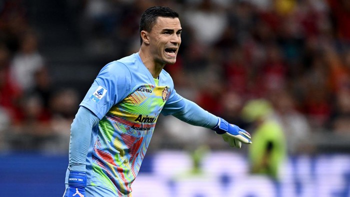 MILAN, ITALY - AUGUST 23:  Emil Audero of Cremonese gestures during the Serie A match between AC Milan and US Cremonese at Giuseppe Meazza Stadium on August 23, 2025 in Milan, Italy. (Photo by Image Photo Agency/Getty Images)