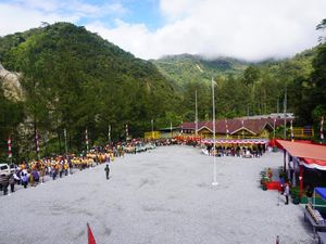 Saat Pemuda Kampung Banti Kibarkan Merah Putih di Tengah Pegunungan Papua Saat Pemuda Kampung Banti Kibarkan Merah Putih di Tengah Pegunungan Papua