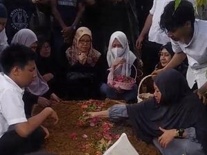 Rektor UHO Kendari Prof Armid Dimakamkan di TPU Punggolaka Rektor UHO Kendari Prof Armid Dimakamkan di TPU Punggolaka