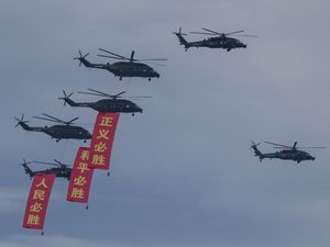 Langit Beijing Dipenuhi Jet Tempur J-15 dan KJ-600 Saat Gladi Resik Parade Militer Langit Beijing Dipenuhi Jet Tempur J-15 dan KJ-600 Saat Gladi Resik Parade Militer