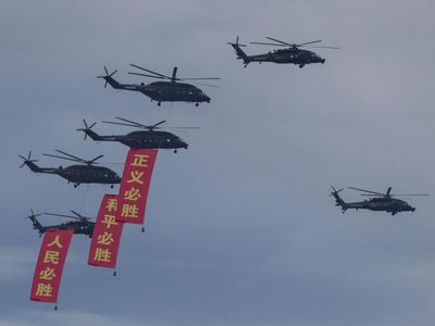 Langit Beijing Dipenuhi Jet Tempur J-15 dan KJ-600 Saat Gladi Resik Parade Militer