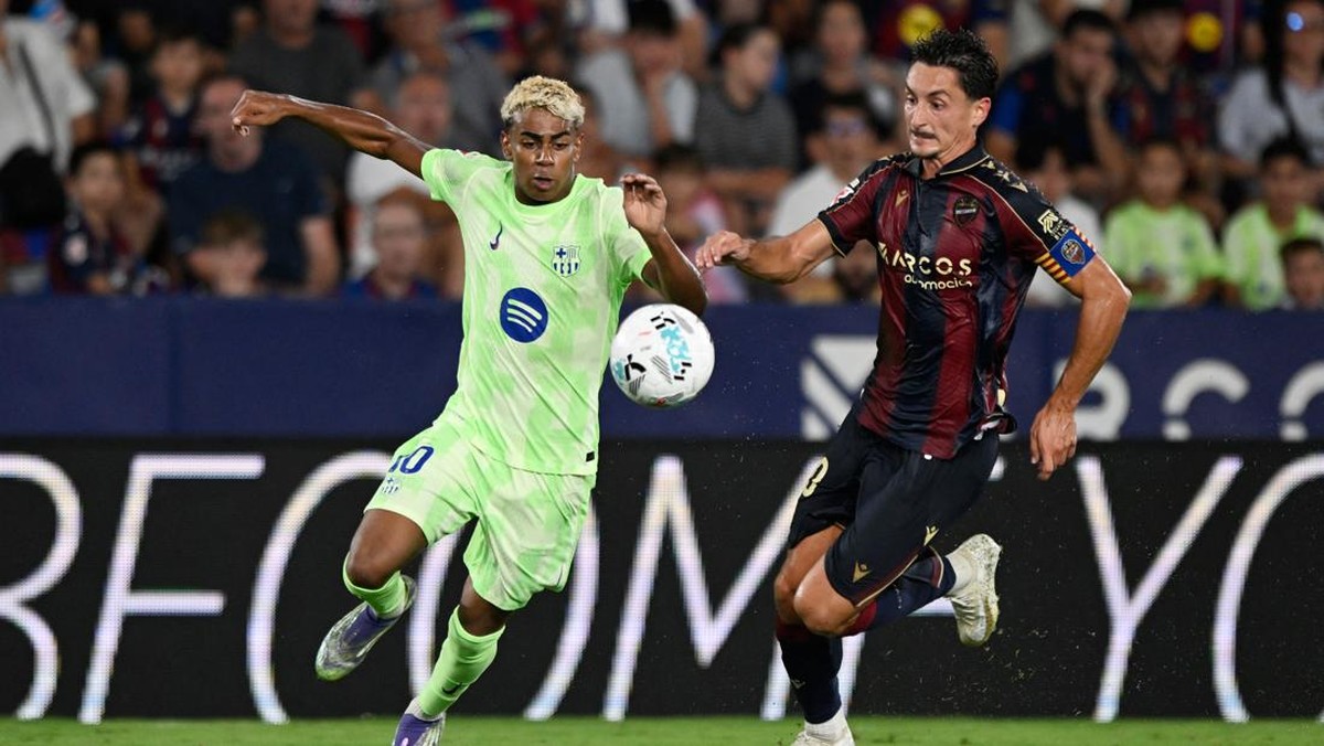 Barcelona menang 3-2 atas Levante dalam lanjutan LaLiga meski sempat tertinggal dua gol lebih dulu (Foto: REUTERS/Pablo Morano)