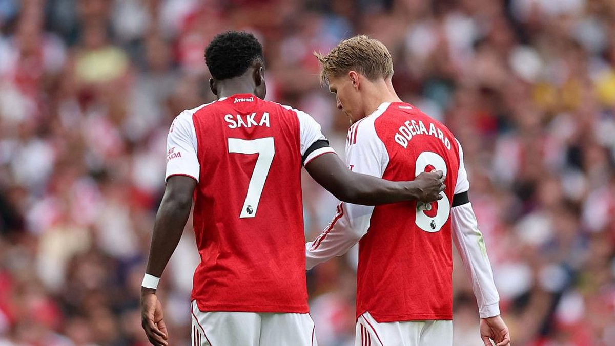 Bukayo Saka dan Martin Odegaard cedera saat Arsenal melibas Leeds United (Getty Images/Julian Finney)