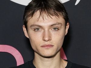 Putra Bintang The Walking Dead Ditangkap Polisi, Didakwa Serang Perempuan Putra Bintang The Walking Dead Ditangkap Polisi, Didakwa Serang Perempuan