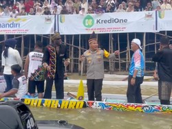 Seru! Melly Mike, Kapolda Riau dan Dikha Jajal Pacu Jalur