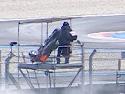 Video Detik-detik Motor Pedro Acosta Terbang Nyaris Tabrak Juru Kamera