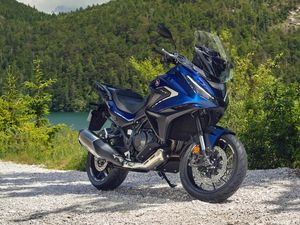 Lihat Lebih Dekat Motor Sport Touring Terbaru Honda yang Punya Tampang ala PCX Lihat Lebih Dekat Motor Sport Touring Terbaru Honda yang Punya Tampang ala PCX
