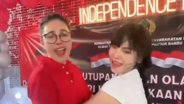 Gosip Terkini Selebriti Insertlive : Dinar Candy Hibur Nikita Mirzani di Rutan Pondok Bambu, Nge-DJ Sambil Joget Bareng