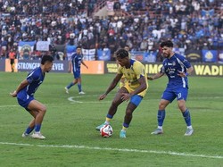 Bojan Hodak Tak Puas dengan Lini Depan Persib