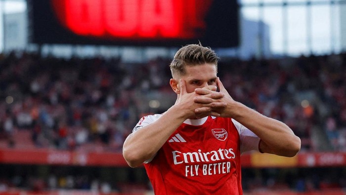 Soccer Football - Premier League - Arsenal v Leeds United - Emirates Stadium, London, Britain - August 23, 2025 Arsenals Viktor Gyokeres celebrates scoring their fifth goal Action Images via Reuters/Andrew Couldridge EDITORIAL USE ONLY. NO USE WITH UNAUTHORIZED AUDIO, VIDEO, DATA, FIXTURE LISTS, CLUB/LEAGUE LOGOS OR LIVE SERVICES. ONLINE IN-MATCH USE LIMITED TO 120 IMAGES, NO VIDEO EMULATION. NO USE IN BETTING, GAMES OR SINGLE CLUB/LEAGUE/PLAYER PUBLICATIONS. PLEASE CONTACT YOUR ACCOUNT REPRESENTATIVE FOR FURTHER DETAILS..     TPX IMAGES OF THE DAY
