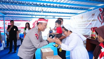 Wakapolri Berbagi Berkah: Ratusan Paket untuk Biarawati, Lansia Semarang.