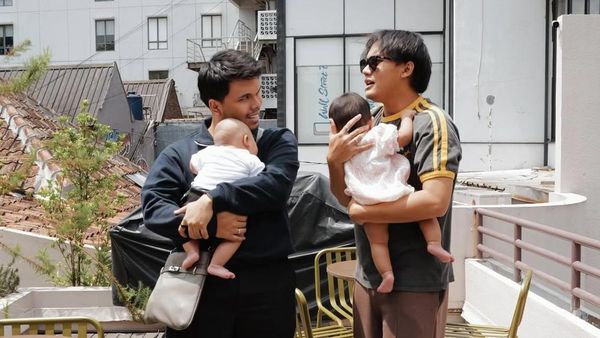 Foto Aaliyah-Thariq Liburan Bareng Mahalini-Rizky Febian, Kompak Momong Anak