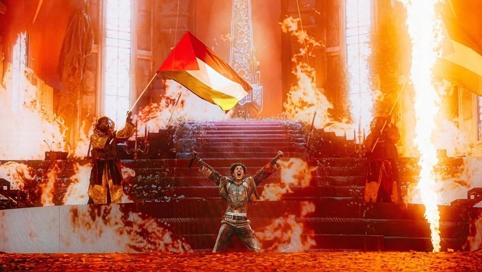 BMTH Angkat Bendera Palestina, Lebih dari Sekadar Konser?