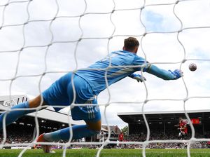 Intip Tendangan Penalti Paling Konyol, Berujung Free Kick buat Lawan